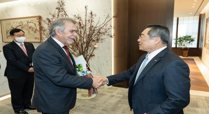 A visit by the Ecuadorian ambassador-designate to Korea